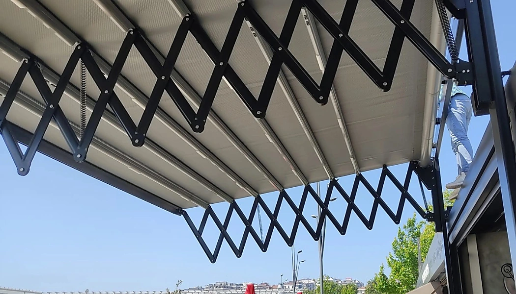 Elektrisch verschiebbares Pergola-Dach