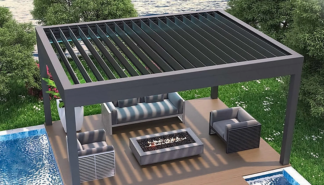 Freistehende Pergola mit verstellbaren Dachlamellen